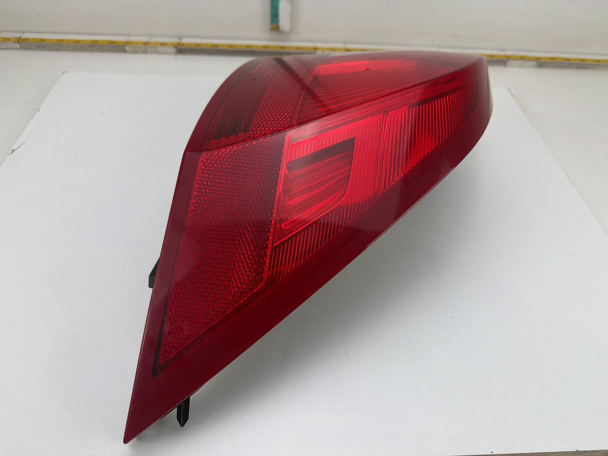 2011-2018 Volvo S60 Rear Right Passenger Side Outer Tail Light 31395931 OEM