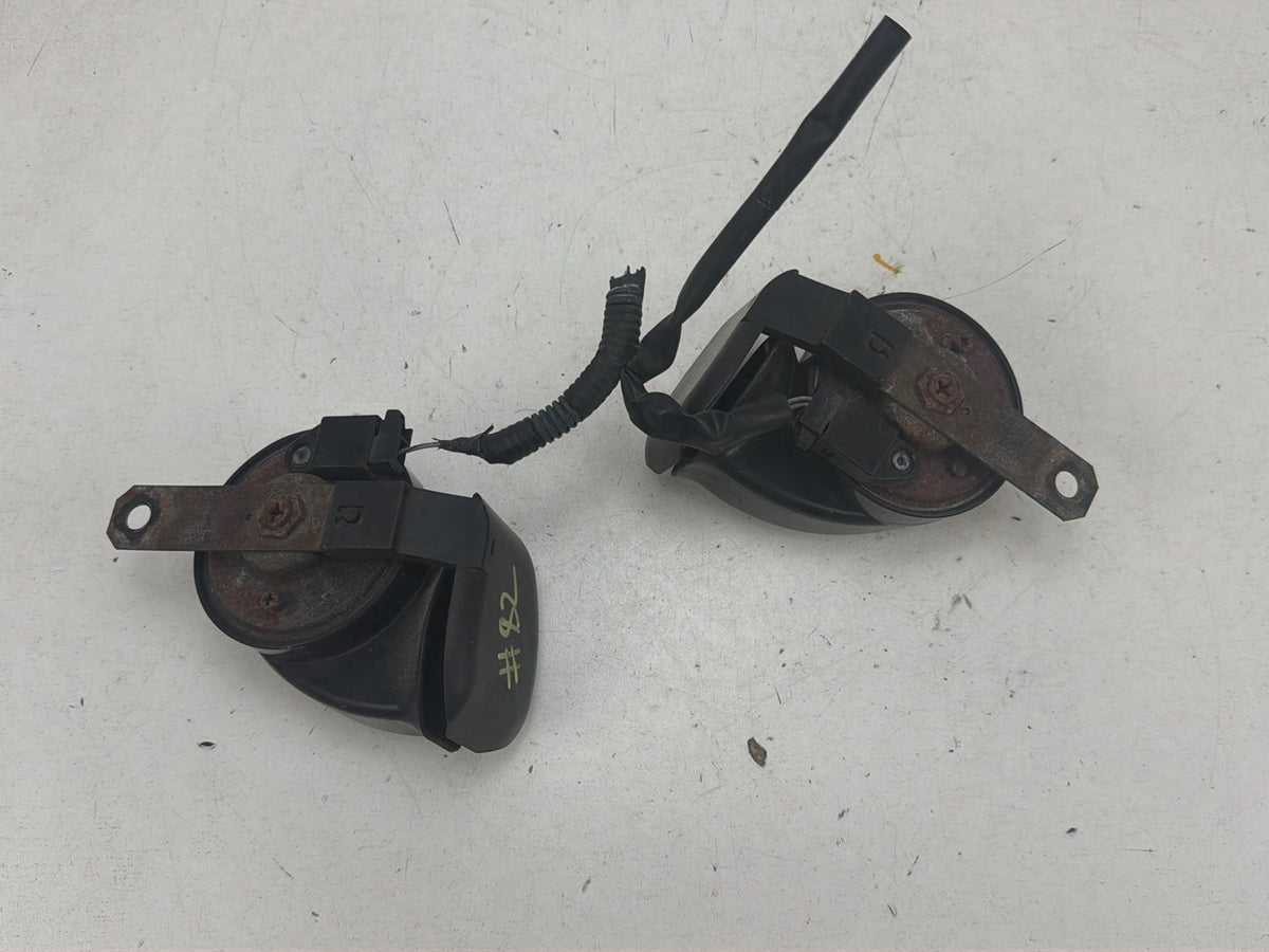 2003-2009 Toyota 4Runner Low Pitch Note Warning Signal Horn Assembly OEM