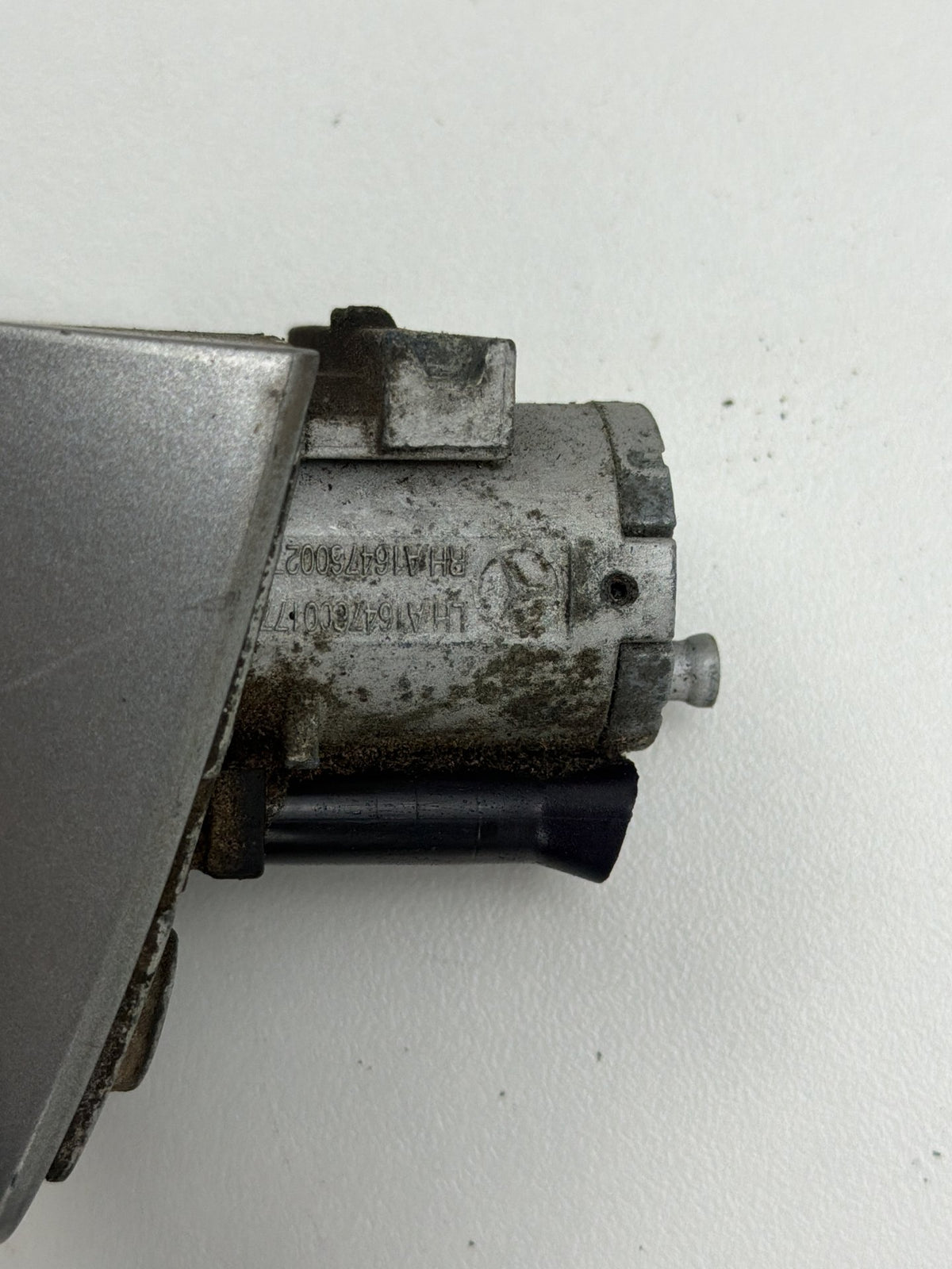 2006-2012 Mercedes-Benz R350 - Front Left Door Handle A1647660101 OEM