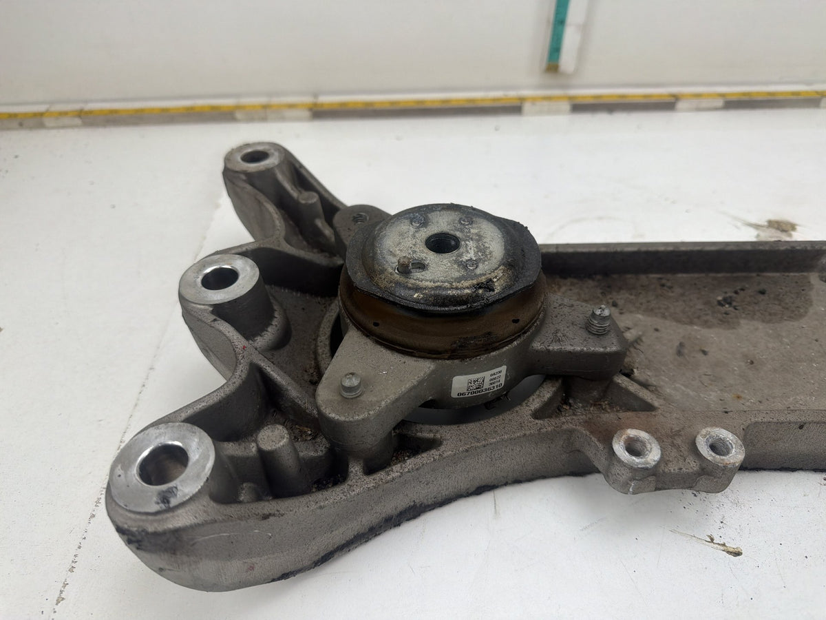 2014-2020 Maserati Quattroporte Engine Mount Support Bracket 670003632 OEM