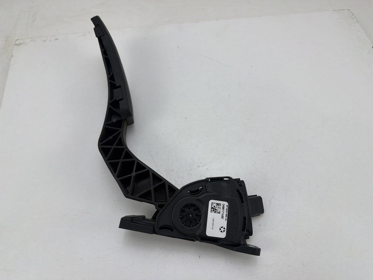 2014-2019 Maserati Ghibli M157 Gas Accelerator Throttle Pedal 04861714AE OEM