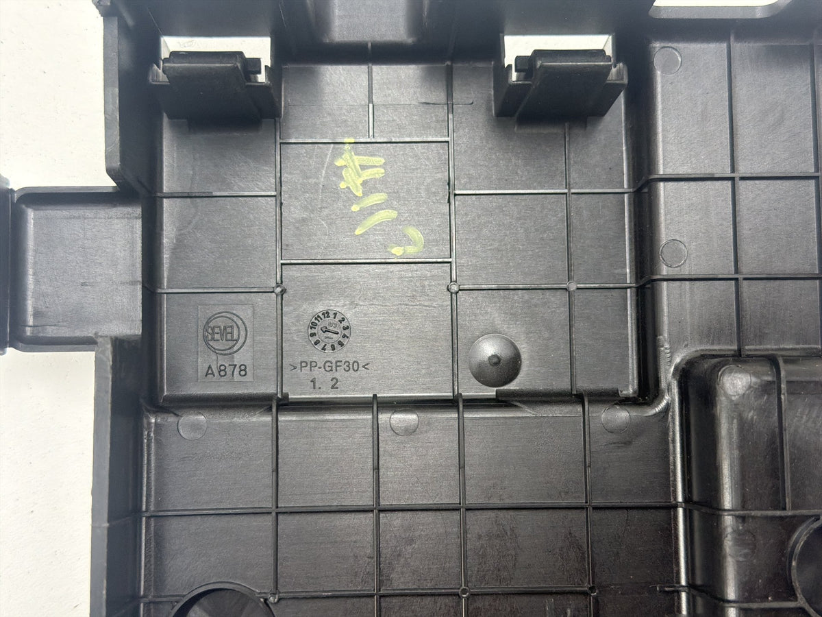 2014-2020 Maserati Quattroporte VI M156 Battery Terminal Fuse Box Cover Trim OEM