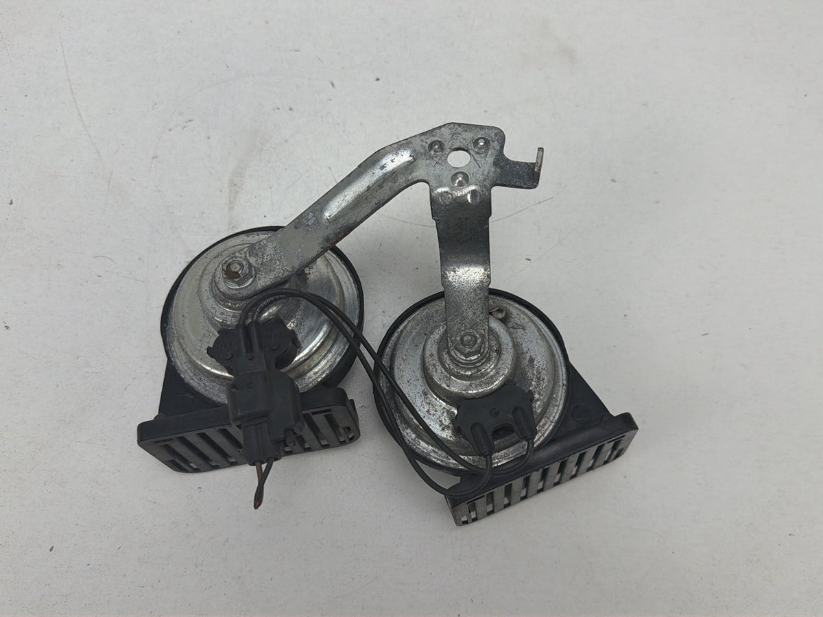 2011-2016 Chevrolet Cruze J300 Low & High Pitch Tone Horn Set AO46495 OEM