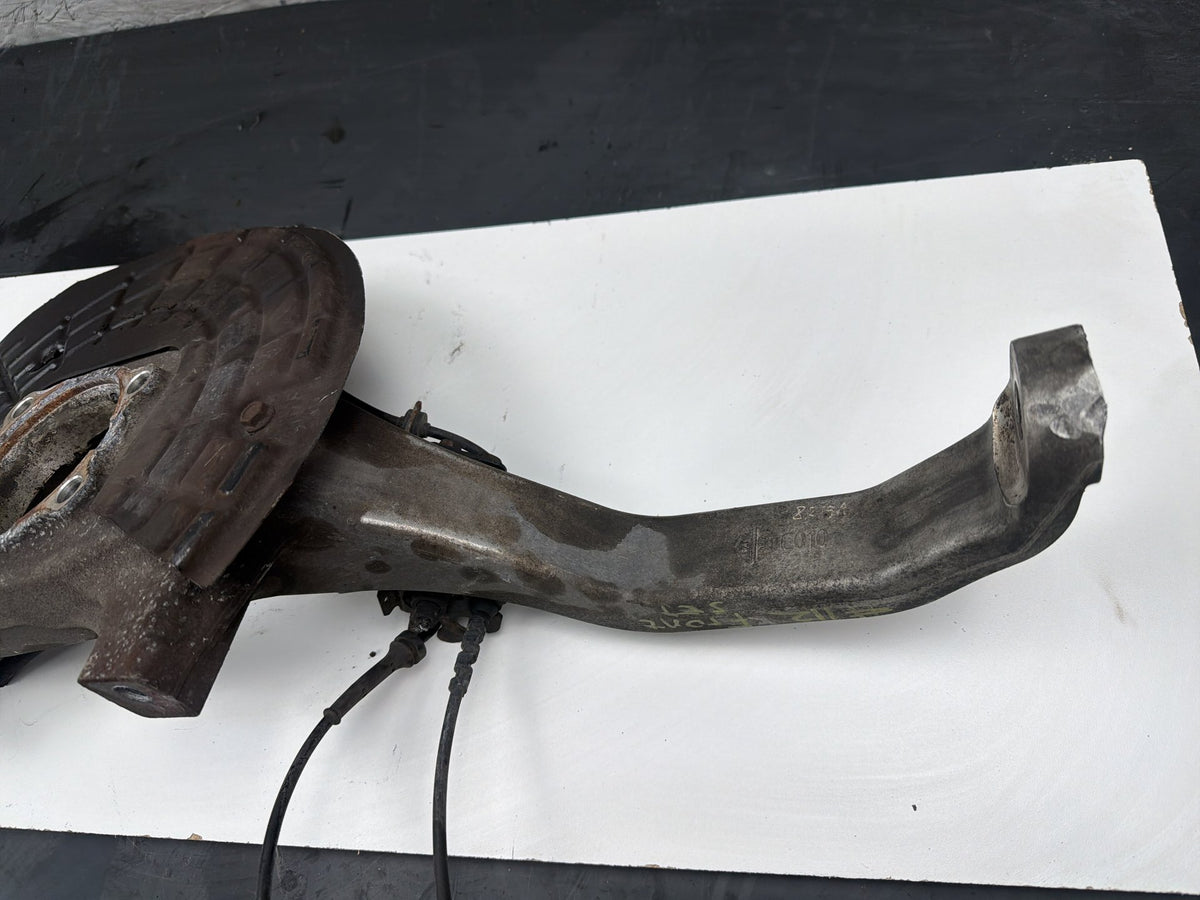 2014-2020 Maserati Quattroporte Front Front Left Side Steering Knuckle OEM
