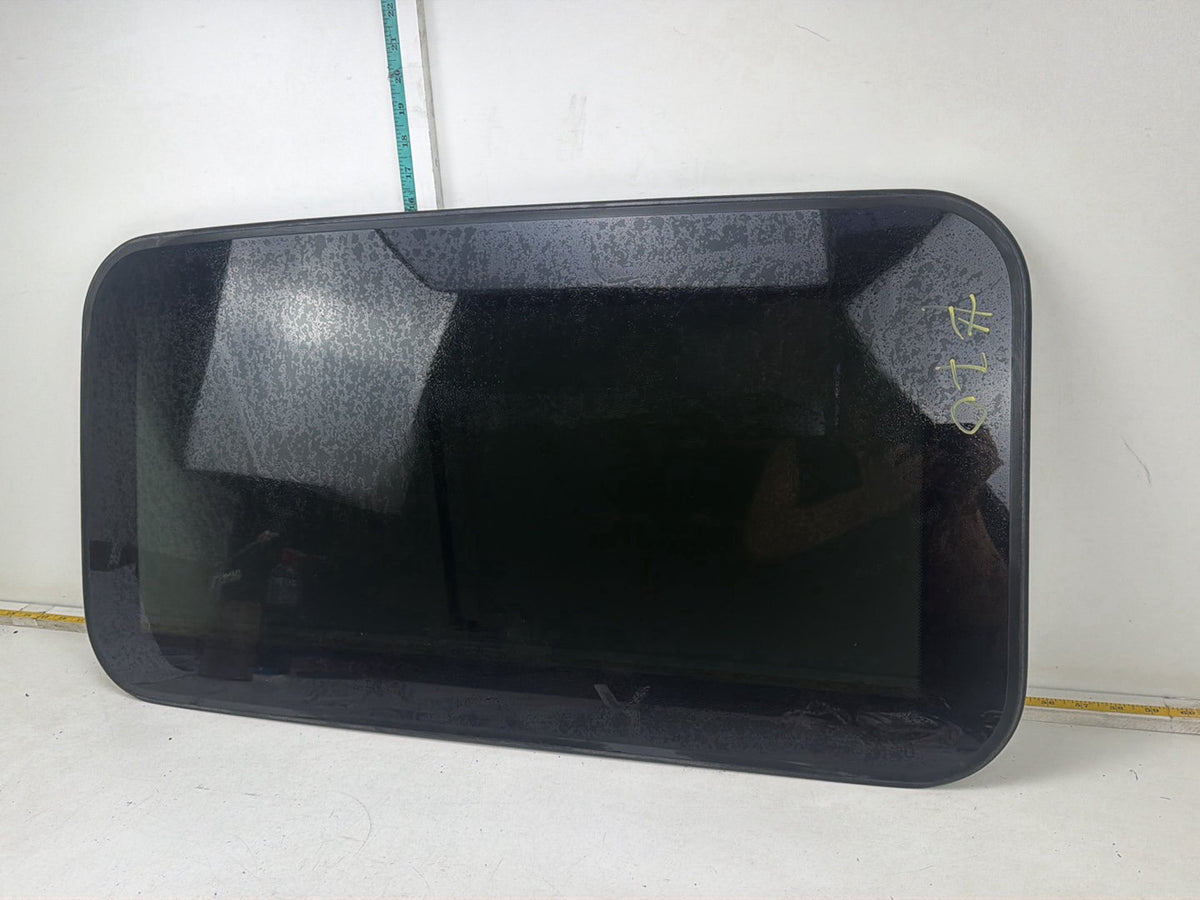 2008-2013 Infiniti G37 Sunroof Moon Roof Window Glass 43R-000359 OEM