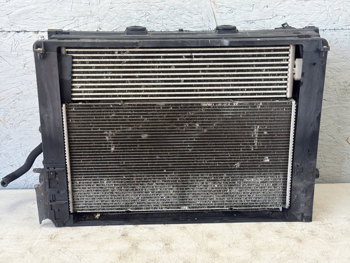 2011-2016 BMW 550i xDrive Front Engine Cooling Radiator 734024002A OEM