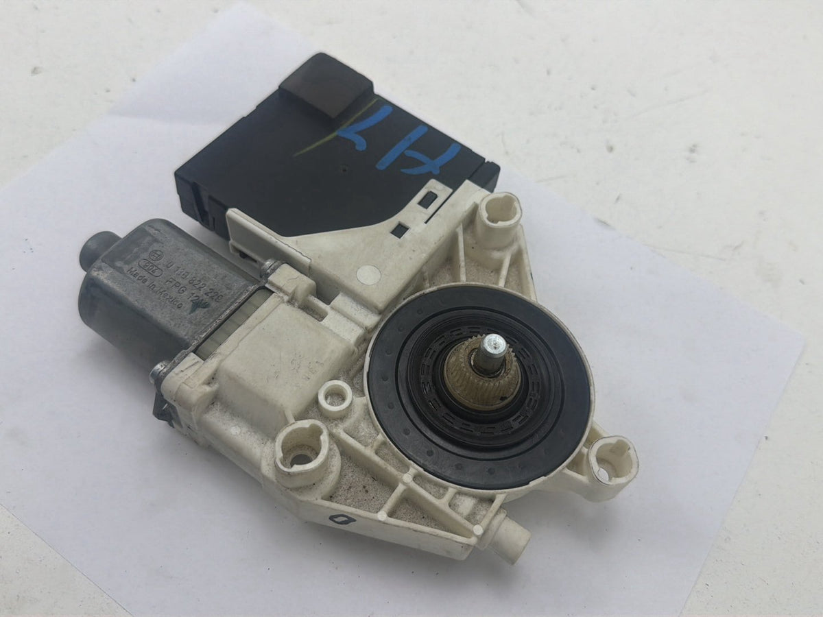 2012-2015 Volkswagen Passat Front Right Pasenger Side Window Regulator Motor OEM