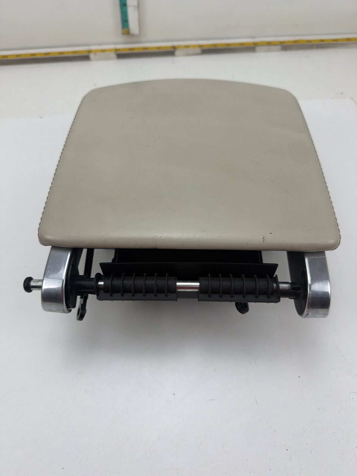 2010-2013 Land Rover Range Rover Front Center Console Armrest Console Lid OEM