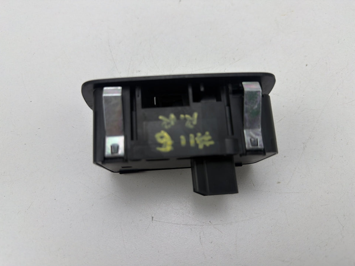 2014-2017 Maserati Ghibli Right Rear Door Window Switch 670025405 OEM