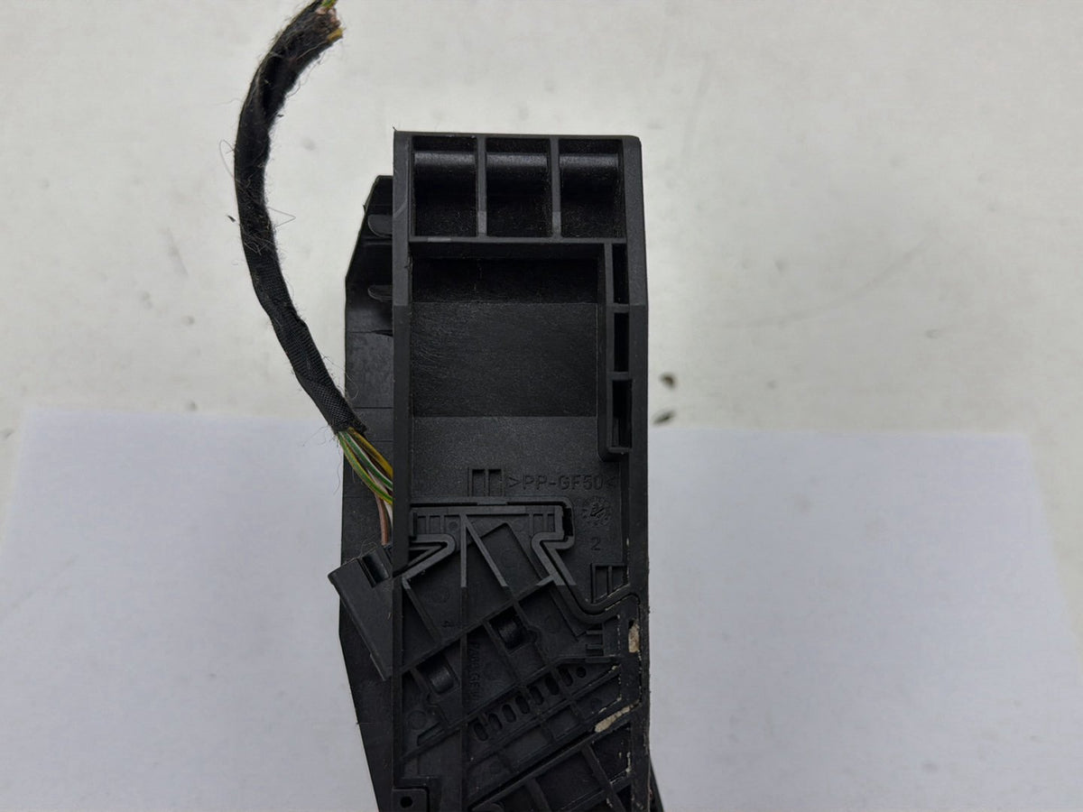 2010-2015 BMW 740i Gas Throttle Pedal Accelerator Module 3542 6860784 01 OEM