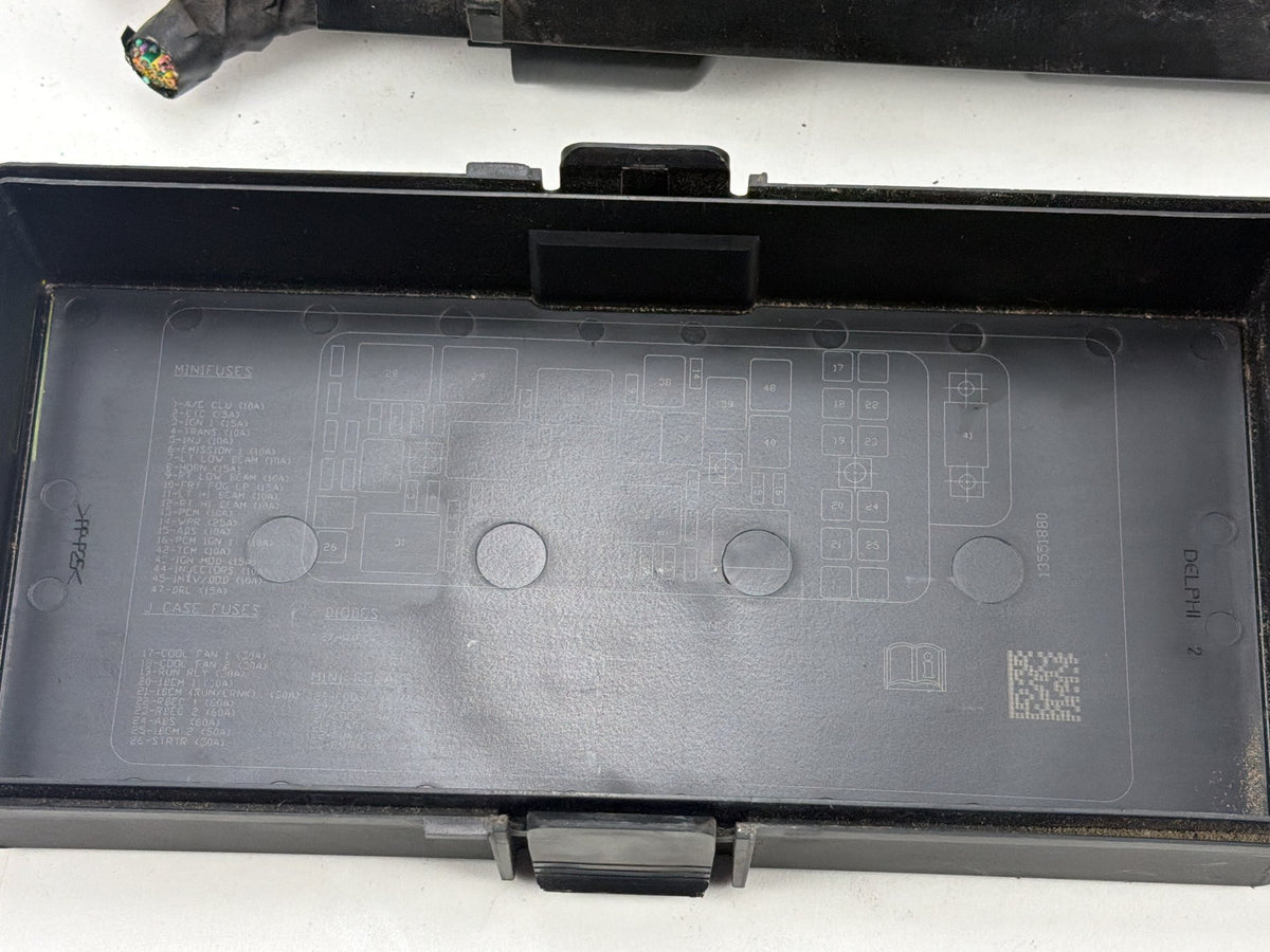 2006 Chevrolet Malibu Engine Fuse Relay Box 13551880 OEM
