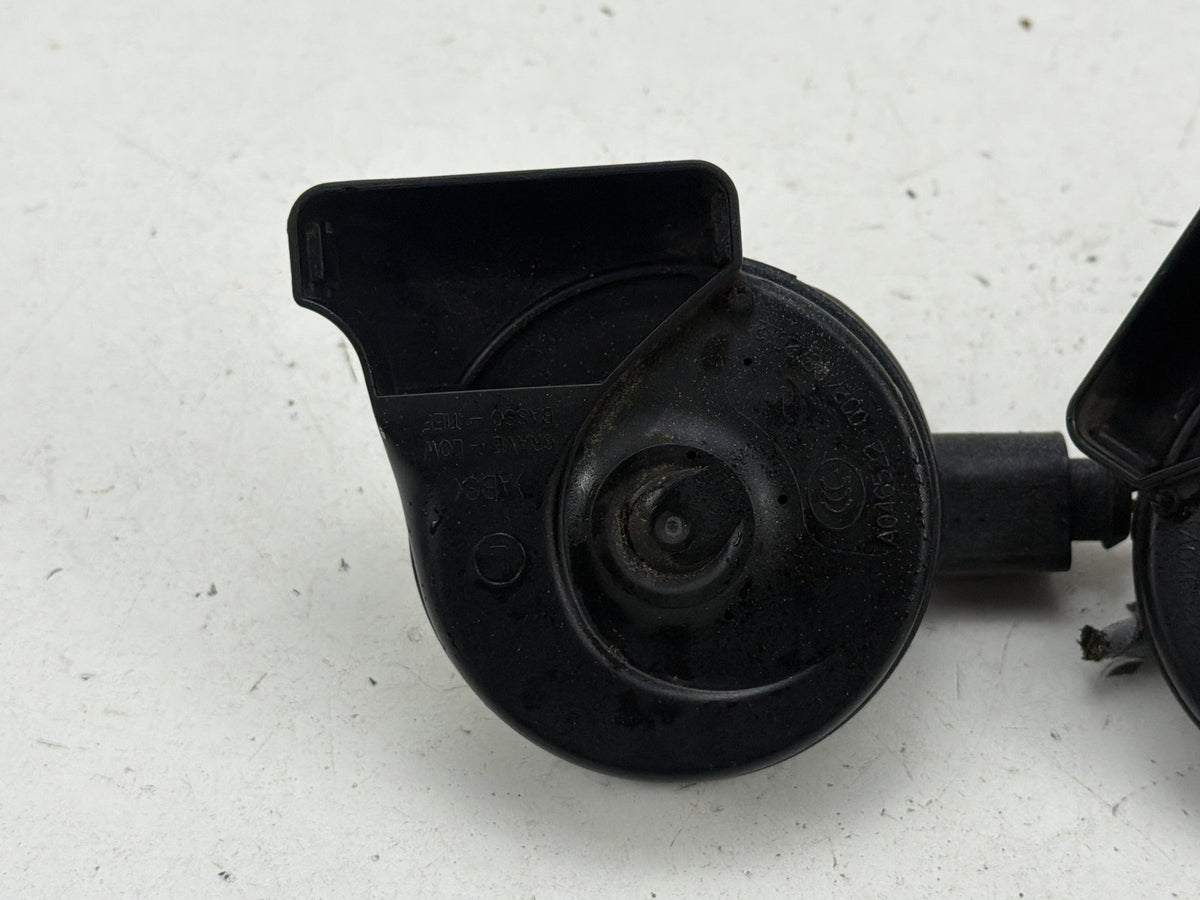 2015-2020 Audi A3 Front Dual High Low Tone Warning Horn Assembly 5Q0951221 OEM