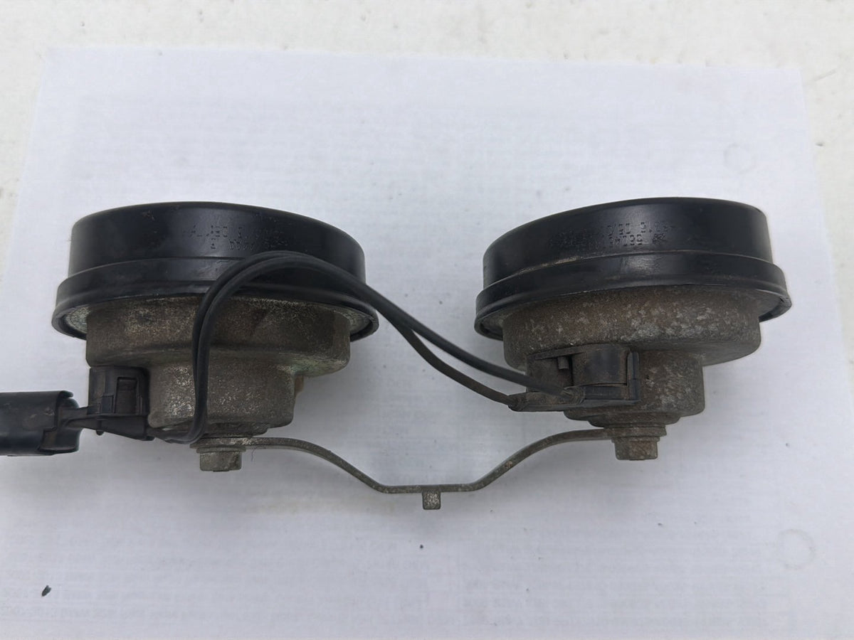 2013-2018 Ram 1500 High & Low Note Tone Horn Signal Set of 2 A046495 OEM
