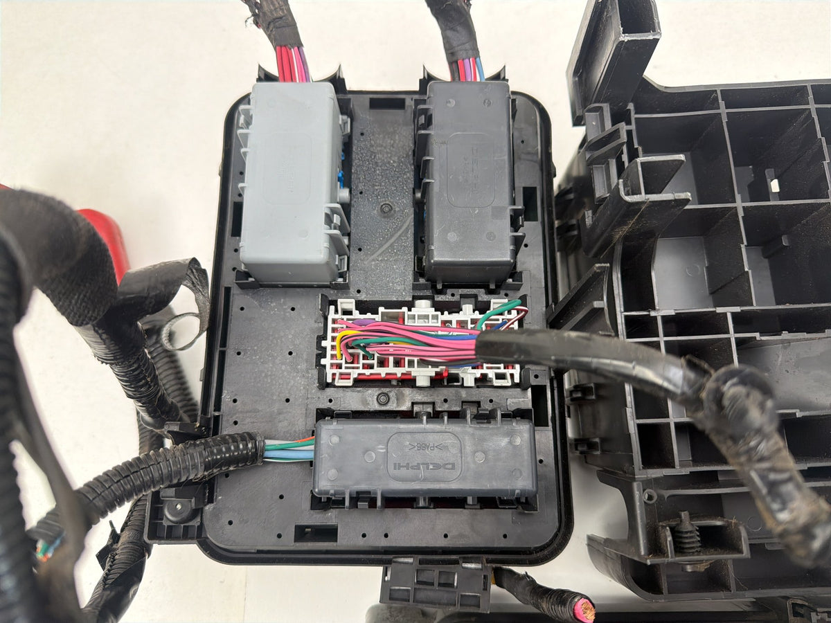 2013-2016 Chevrolet Equinox Fusebox Fuse Box Relay Module 23404556 OEM