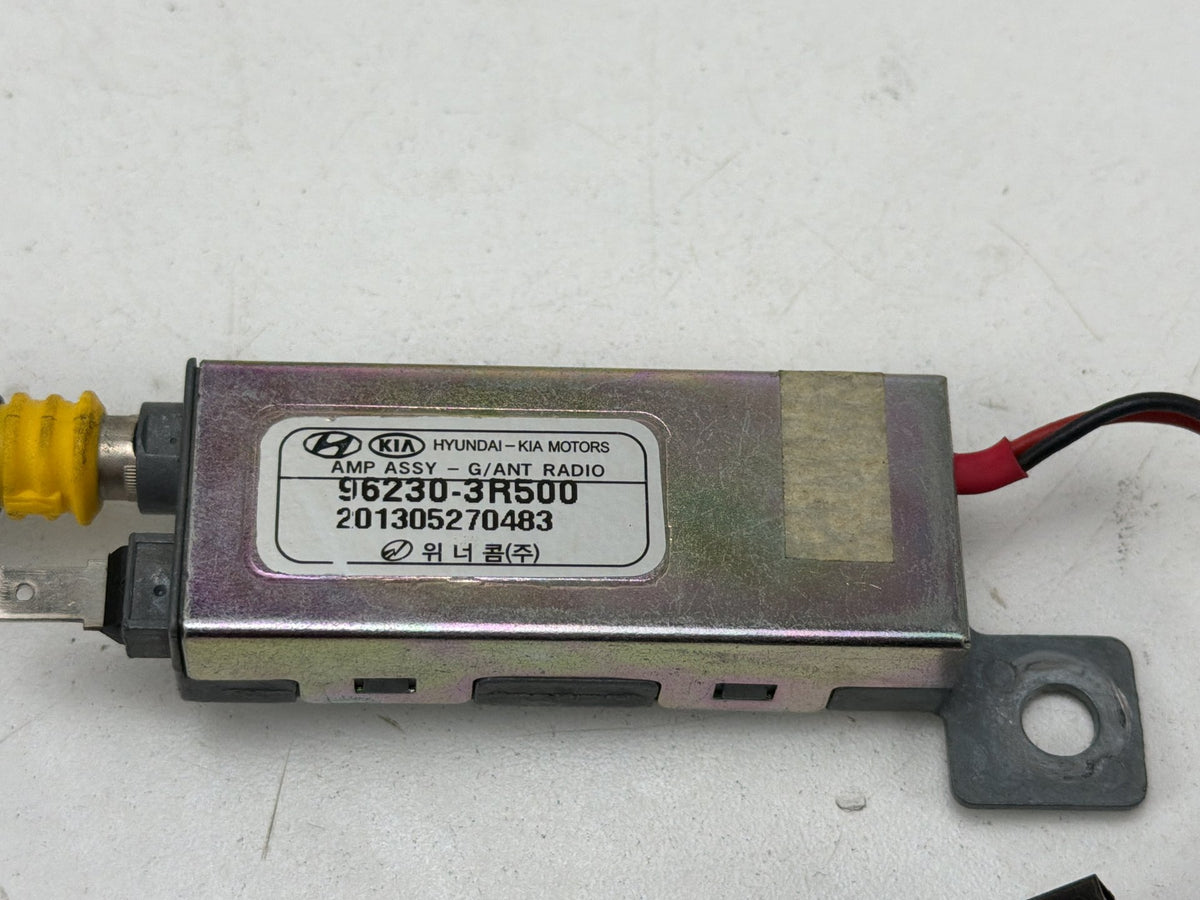 2014-2016 Kia Cadenza Rear Right Passenger Side Glass Antenna Amplifier OEM